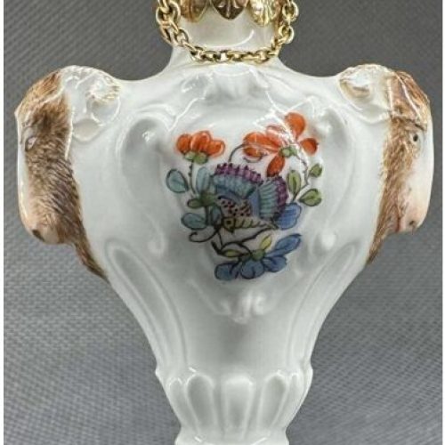 Flakonik z zastawy deserowej ok 1750 r.