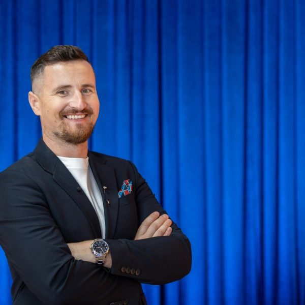 BEE40A0A-5819-42B3-9BBD-C2368C48FCAB_1_105_c